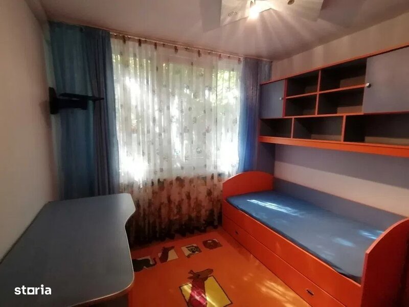 Izvorul Trotusului, vanzare apartament 3 camere decomandat, acte disponibile,