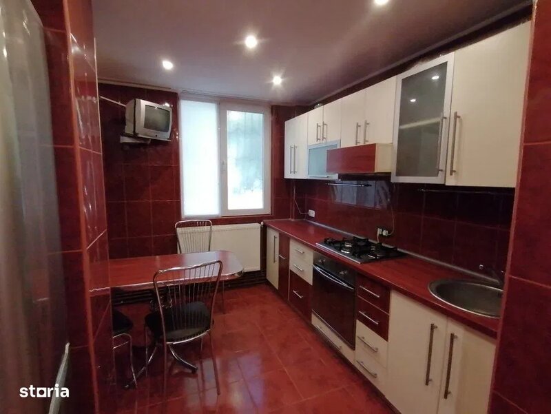 Izvorul Trotusului, vanzare apartament 3 camere decomandat, acte disponibile,
