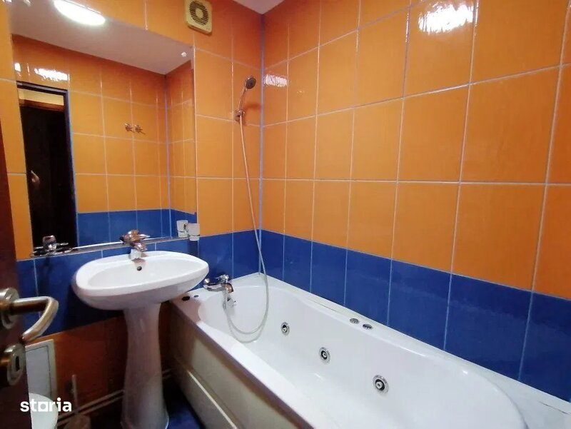 Izvorul Trotusului, vanzare apartament 3 camere decomandat, acte disponibile,